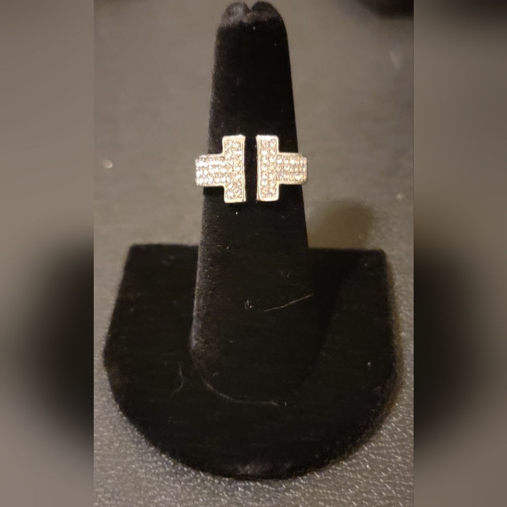 Elegant Silvertone Ring